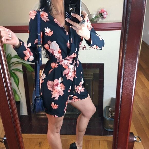 H&M floral super sexy jumper shorts - Picture 5 of 8